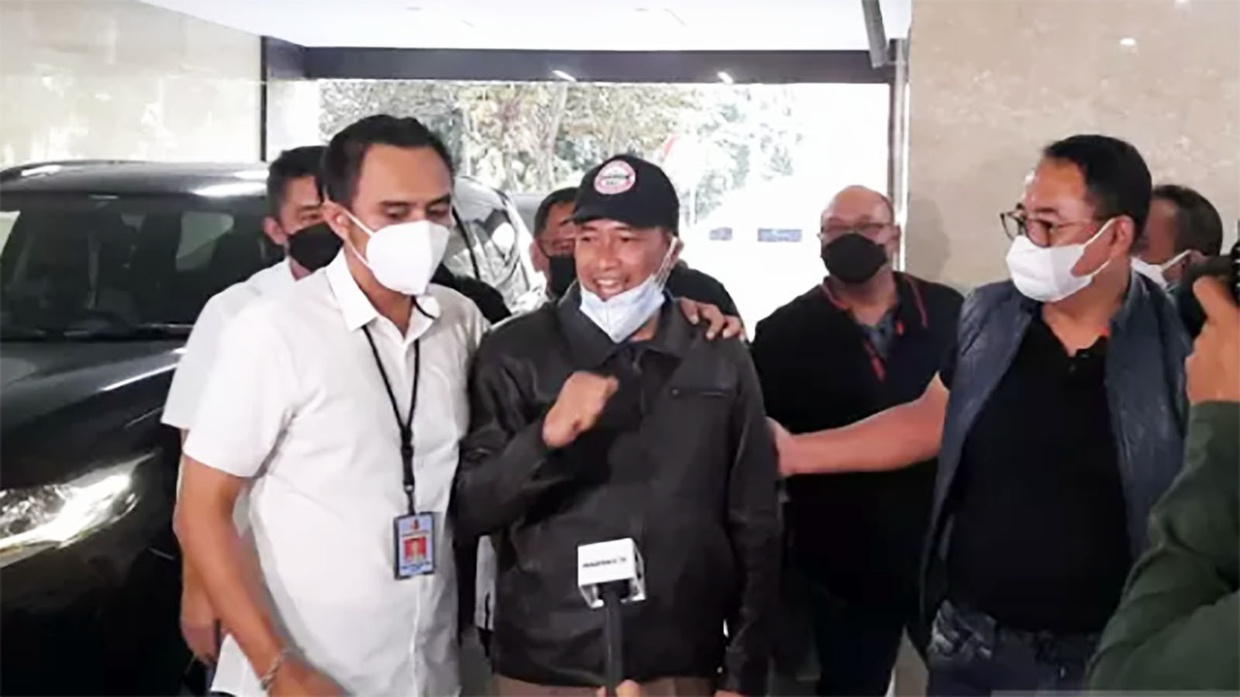 Napoleon Bonaparte Pukuli & Lumuri Muhammad Kece Pakai Tahi Manusia Napoleon Bonaparte Pukuli & Lumuri Muhammad Kece Pakai Tahi Manusia