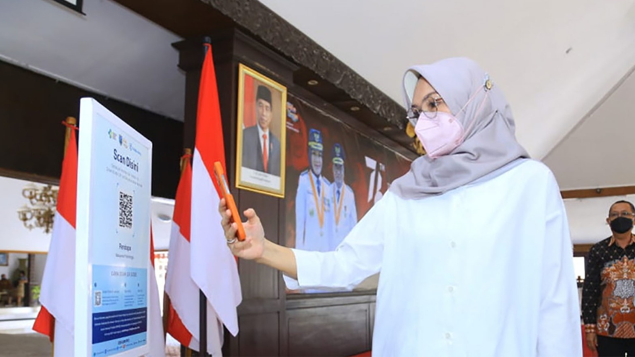 Bupati Probolinggo dan Suaminya Anggota DPR Kena OTT KPK Bupati Probolinggo dan Suaminya Anggota DPR Kena OTT KPK