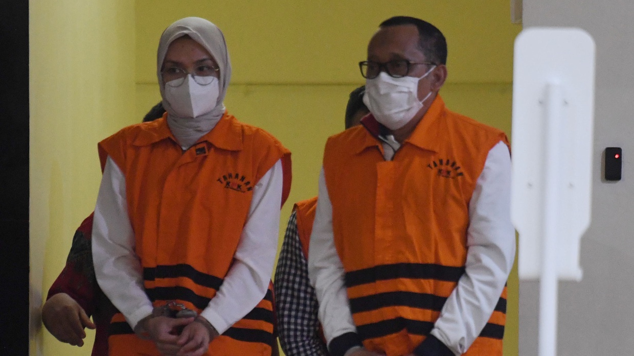 Kasus Bupati Probolinggo Menebalkan Skandal Korupsi Dinasti Politik Kasus Bupati Probolinggo Menebalkan Skandal Korupsi Dinasti Politik