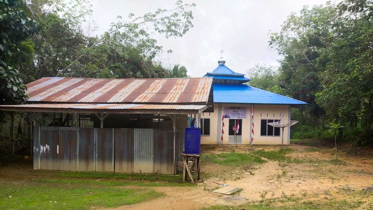 Nelangsa Jemaat Ahmadiyah Sintang Usai Penyerangan: Merasa Tak Aman Nelangsa Jemaat Ahmadiyah Sintang Usai Penyerangan: Merasa Tak Aman