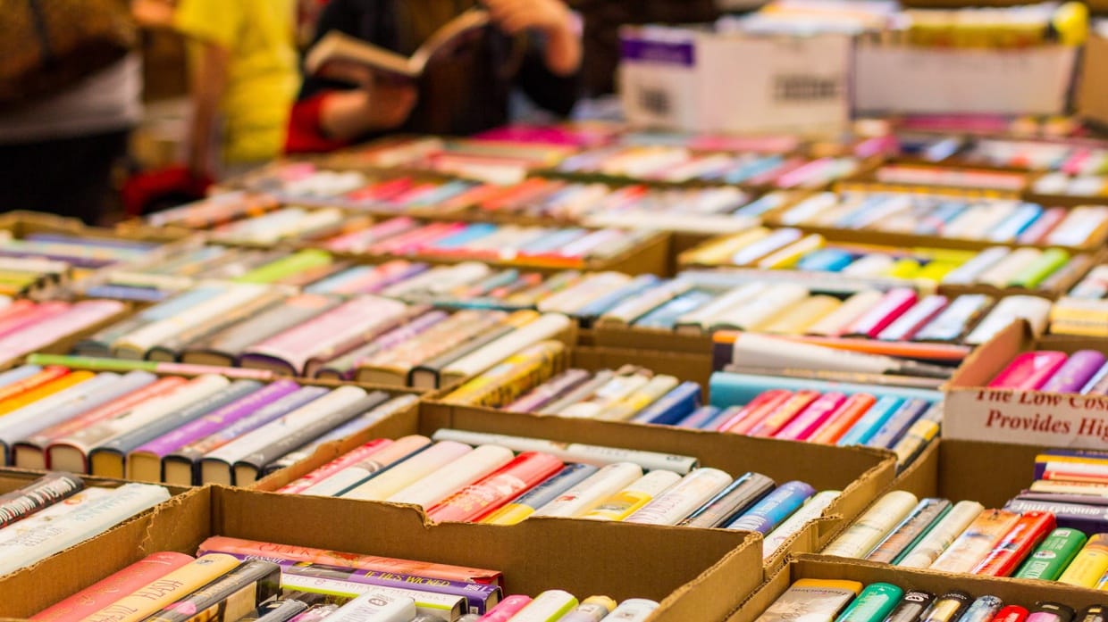 Perbedaan Latar Waktu, Tempat dan Suasana dalam Unsur Intrinsik Perbedaan Latar Waktu, Tempat dan Suasana dalam Unsur Intrinsik