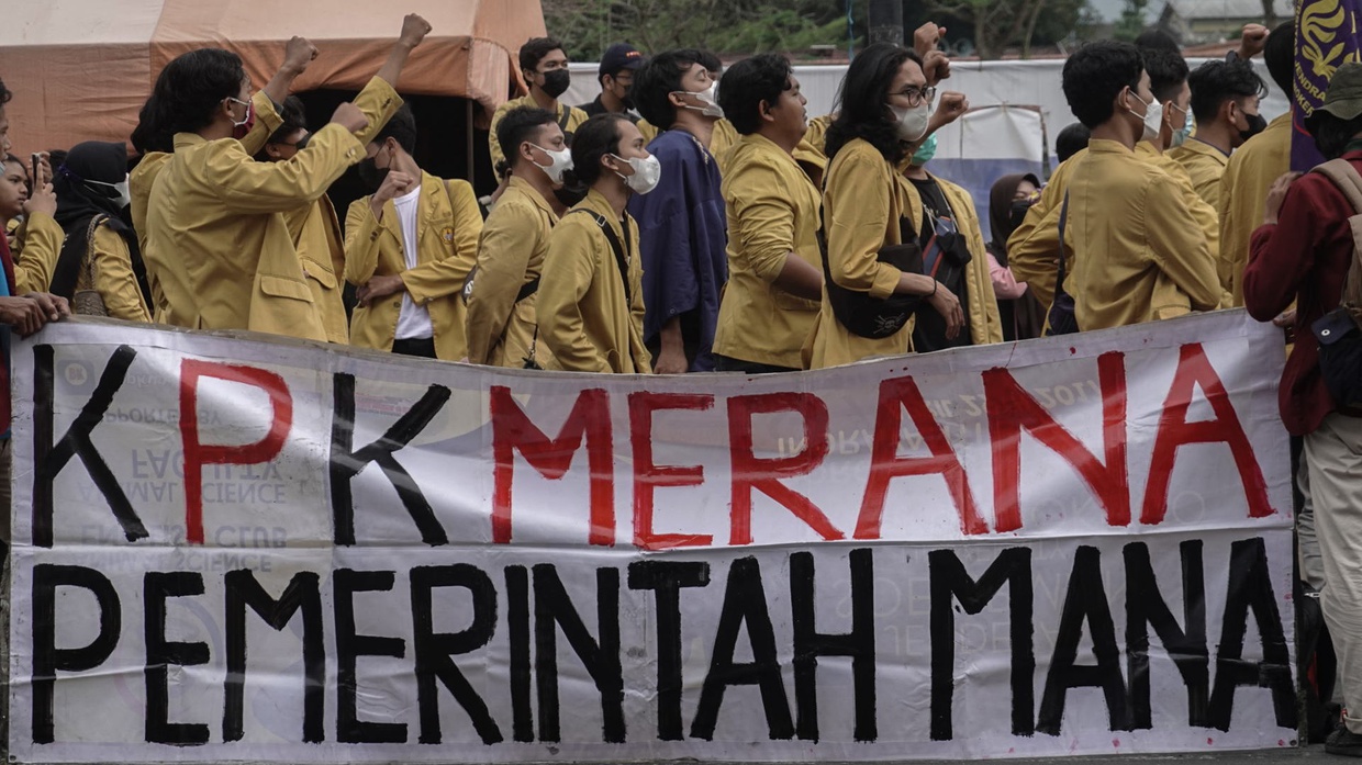 Istana Restui 56 Pegawai KPK Ditarik Polisi Jadi ASN Istana Restui 56 Pegawai KPK Ditarik Polisi Jadi ASN