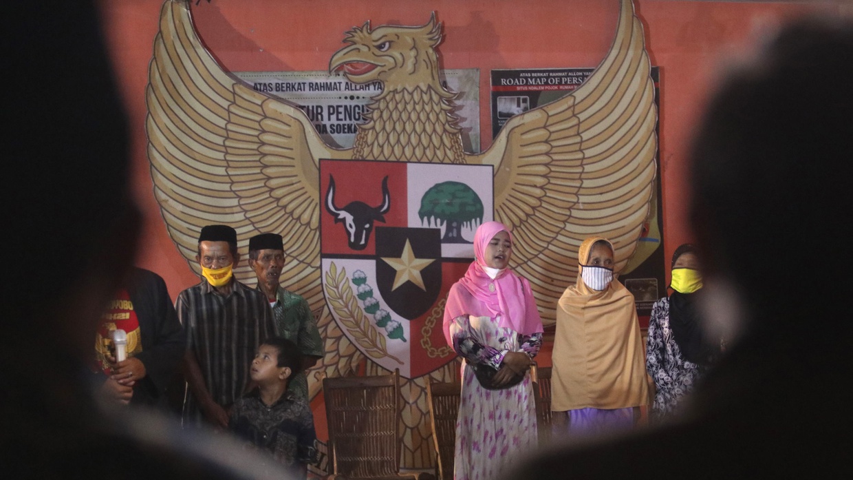 Makna Pancasila & UUD 1945 sebagai Landasan Berbangsa-Bernegara Makna Pancasila & UUD 1945 sebagai Landasan Berbangsa-Bernegara