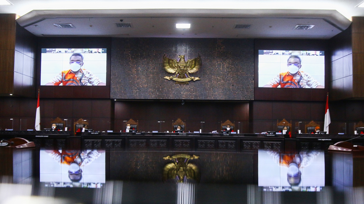 Putusan MK Setengah Hati: UU Cipta Kerja Cacat tapi Masih Berlaku Putusan MK Setengah Hati: UU Cipta Kerja Cacat tapi Masih Berlaku