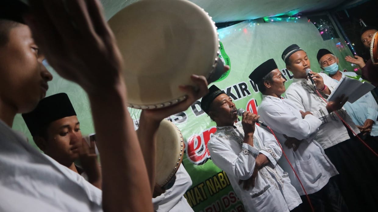 12 Bacaan Sholawat Maulid Nabi Muhammad SAW untuk Acara Muludan 12 Bacaan Sholawat Maulid Nabi Muhammad SAW untuk Acara Muludan