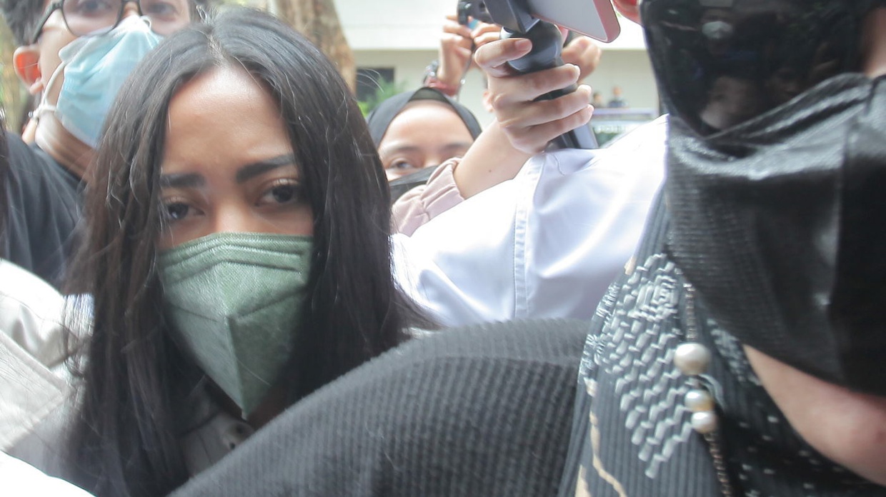 Rachel Vennya Minta Maaf usai Diperiksa Polisi Rachel Vennya Minta Maaf usai Diperiksa Polisi