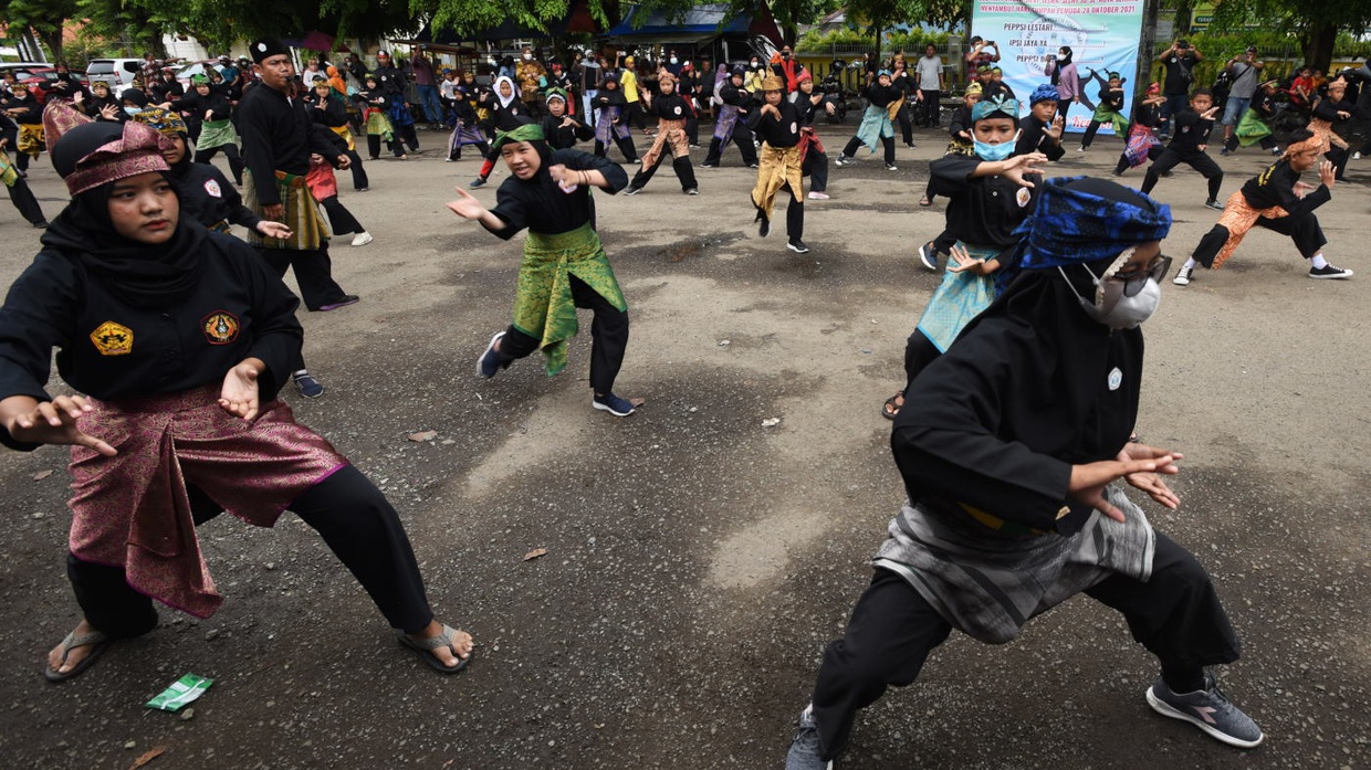 Apa Fungsi Gerakan Langkah dalam Pencak Silat? Apa Fungsi Gerakan Langkah dalam Pencak Silat?