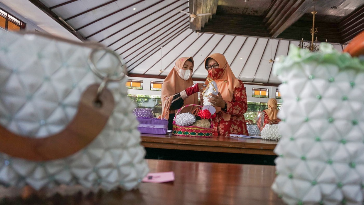 Contoh Kerajinan Limbah Keras, Teknik Pengolahan, dan Pengertiannya Contoh Kerajinan Limbah Keras, Teknik Pengolahan, dan Pengertiannya