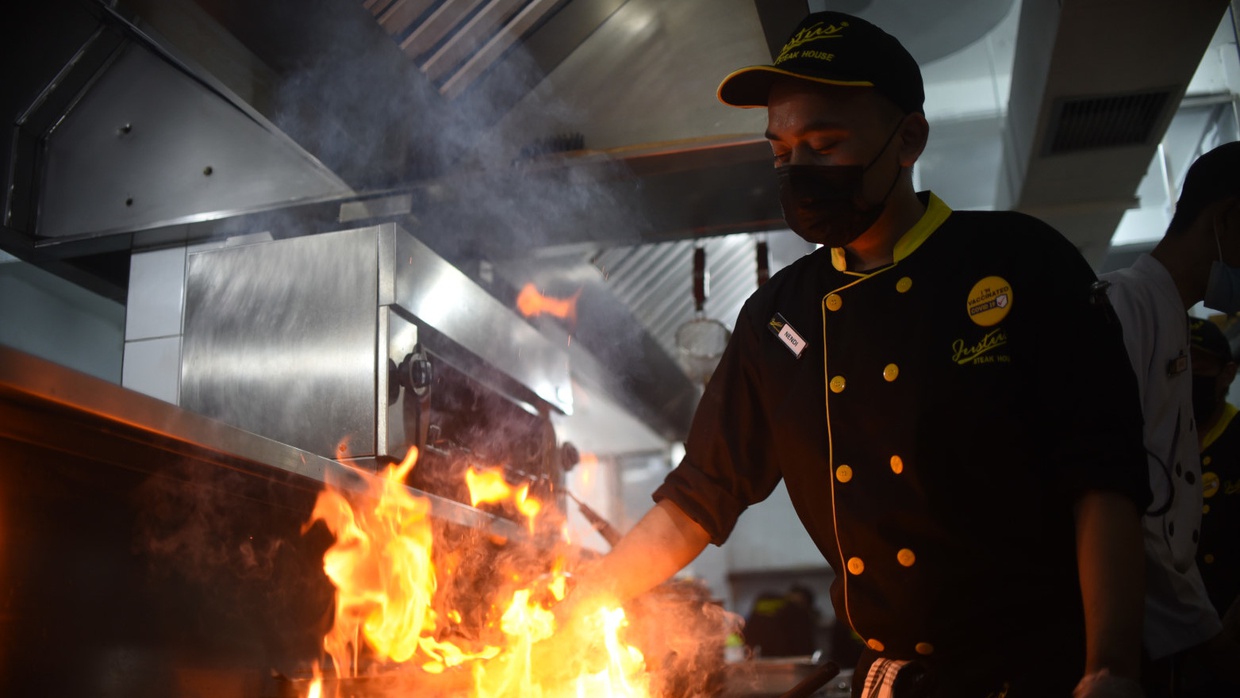 PPKM Jawa-Bali Diperpanjang, Tak Ada Daerah Berstatus Level 4 PPKM Jawa-Bali Diperpanjang, Tak Ada Daerah Berstatus Level 4