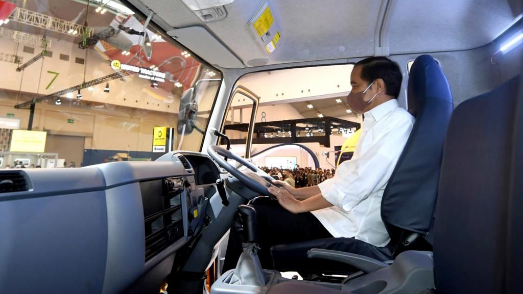 Presiden Joko Widodo Jajal Mitsubishi Fuso New Mining Spec Presiden Joko Widodo Jajal Mitsubishi Fuso New Mining Spec