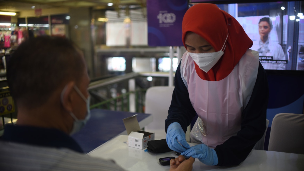 Pemeriksaan Gula Darah Gratis di Pasar Tanah Abang Pemeriksaan Gula Darah Gratis di Pasar Tanah Abang