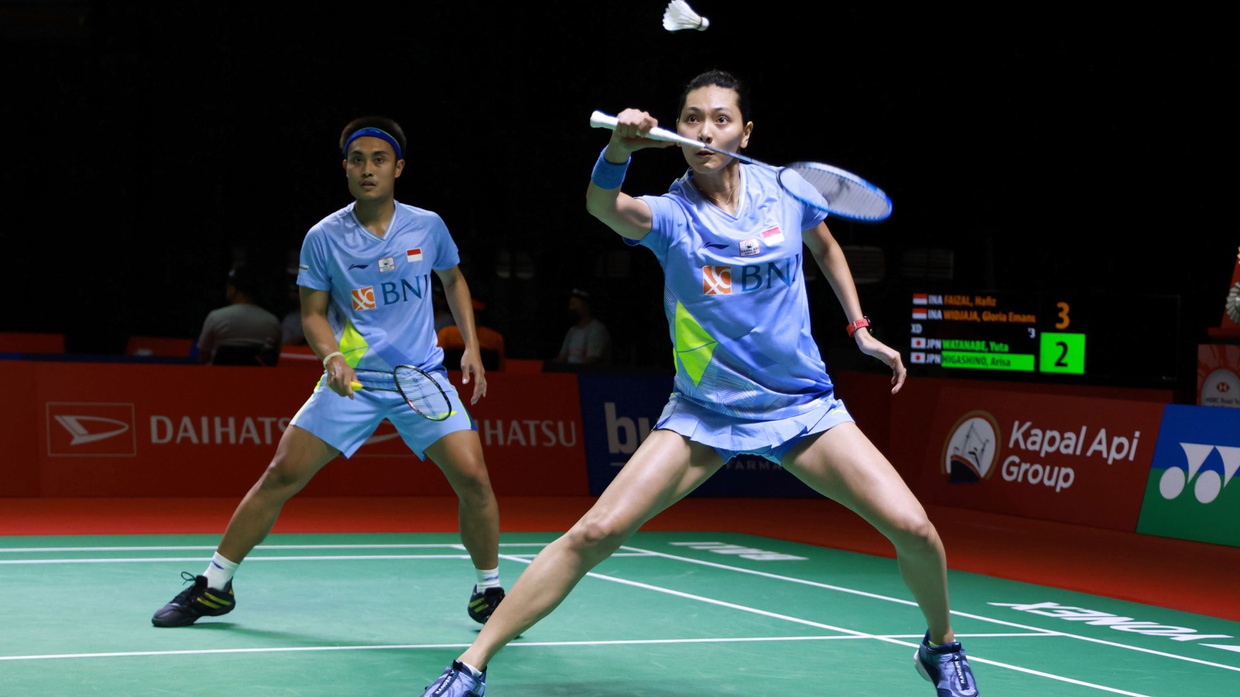 Cara Memegang Raket dalam Bulutangkis: Teknik Forehand-Backhand