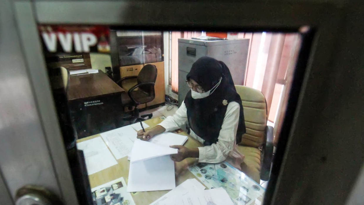 Mengkritisi Rencana Pemerintah Ganti Honorer dengan Outsourcing Mengkritisi Rencana Pemerintah Ganti Honorer dengan Outsourcing