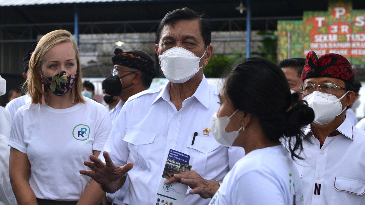 Bali Kembali Terima Wisman, Luhut Klaim Syarat & Prokes Tetap Ketat Bali Kembali Terima Wisman, Luhut Klaim Syarat & Prokes Tetap Ketat