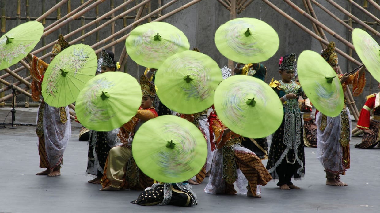 Pengaruh Keberagaman Masyarakat Indonesia: Dampak Positif & Negatif