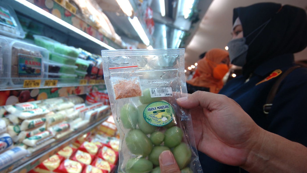 Isi Pasal 501 KUHP Tentang Menjual Minuman atau Makanan Palsu Isi Pasal 501 KUHP Tentang Menjual Minuman atau Makanan Palsu