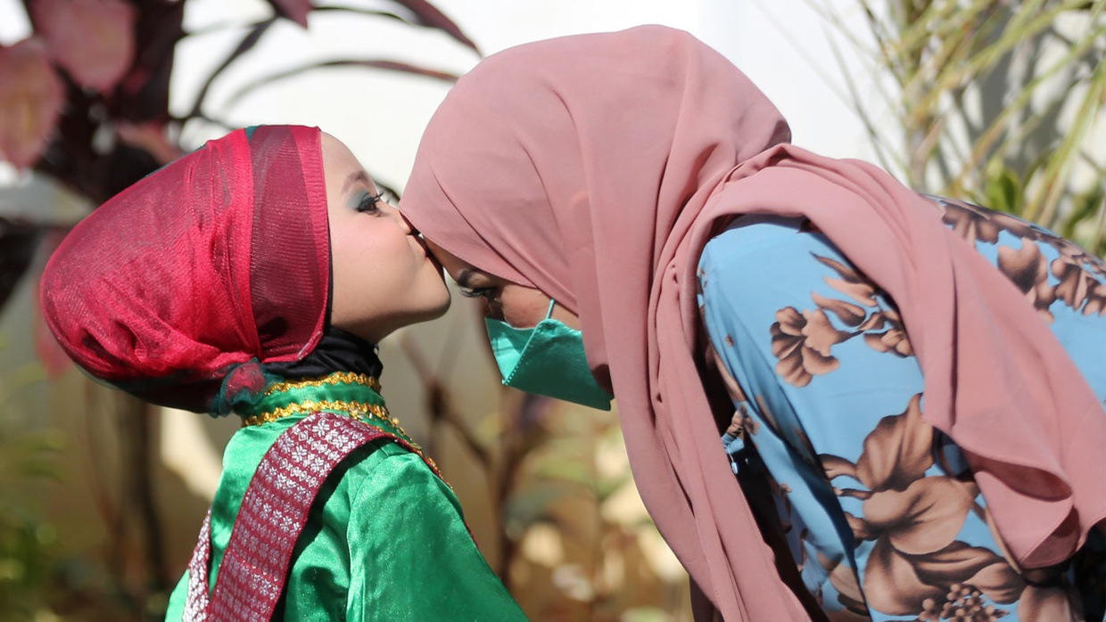 Dalil Tentang Ibu, Perintah, & Pentingnya Memuliakan dalam Islam Dalil Tentang Ibu, Perintah, & Pentingnya Memuliakan dalam Islam