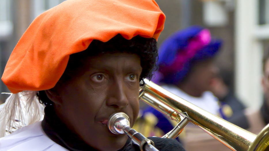 Sejarah Pit Hitam: Bagaimana Hubungannya dengan Sinterklas & Natal?