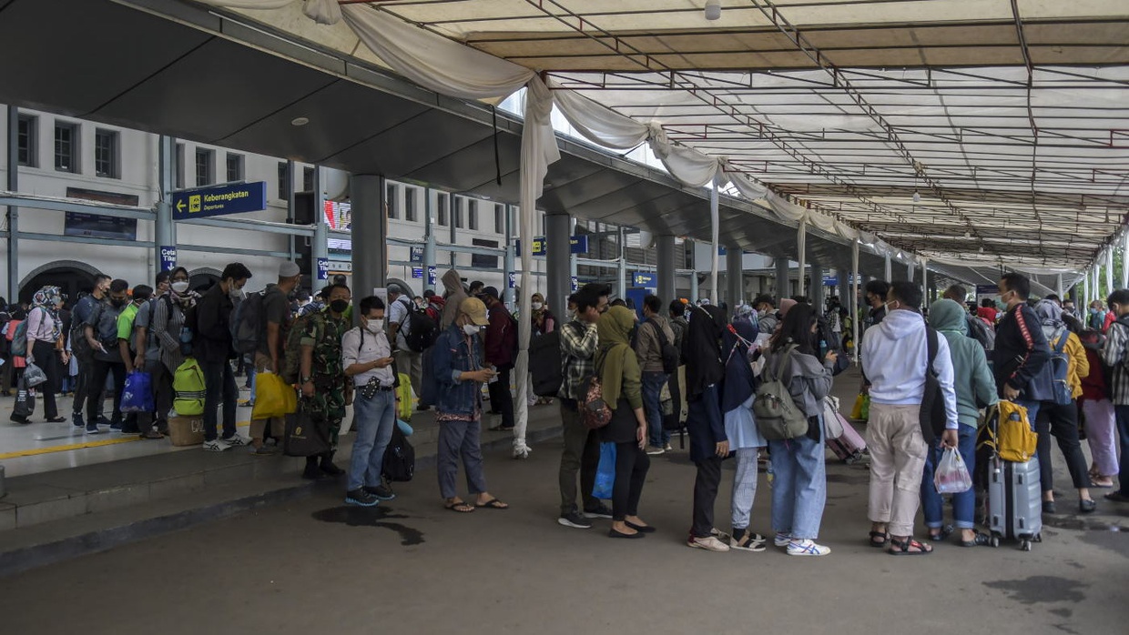 Pemerintah Ingatkan Tren Kenaikan COVID di 10 Provinsi Saat Nataru Pemerintah Ingatkan Tren Kenaikan COVID di 10 Provinsi Saat Nataru