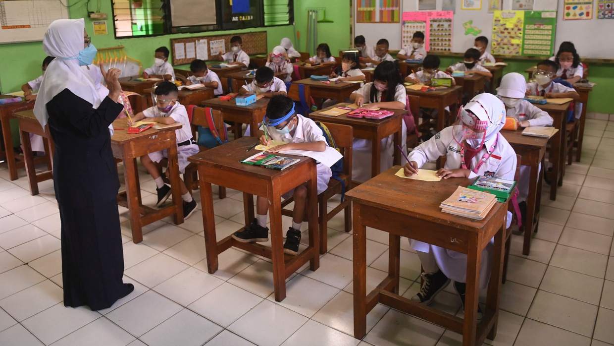 Contoh Sikap dan Perilaku Sesuai Norma di Lingkungan Sekolah Contoh Sikap dan Perilaku Sesuai Norma di Lingkungan Sekolah