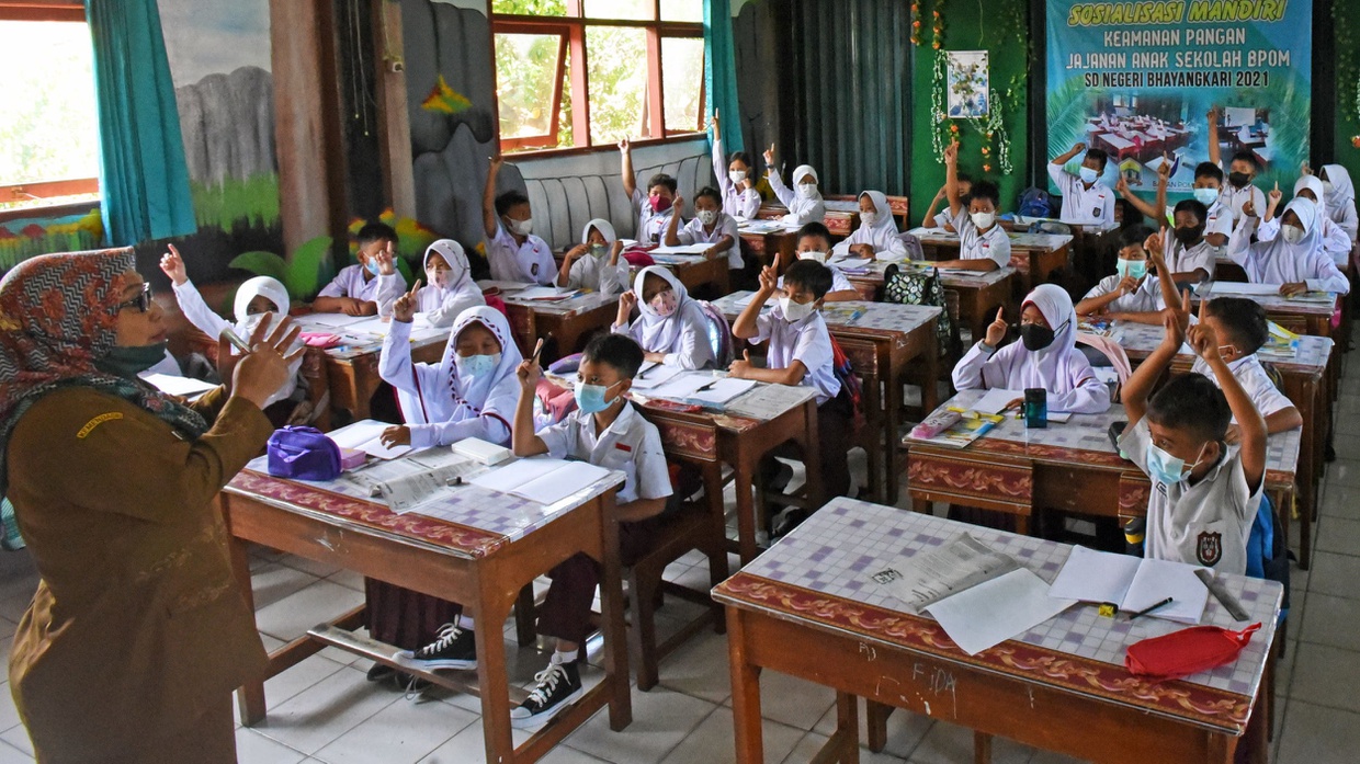 Perbedaan Kurikulum Merdeka dengan Kurikulum 2013 di SD, SMP, PAUD Perbedaan Kurikulum Merdeka dengan Kurikulum 2013 di SD, SMP, PAUD