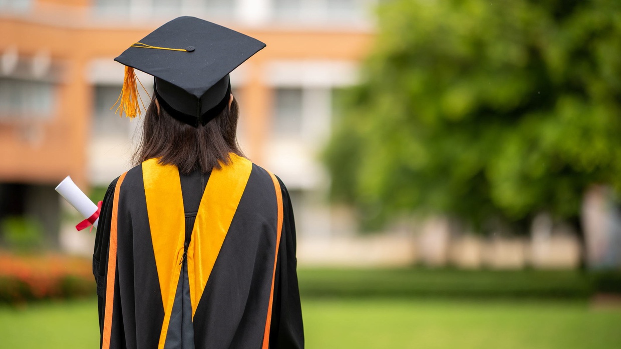 40 Caption Wisuda Bahasa Inggris dan Artinya untuk Media Sosial