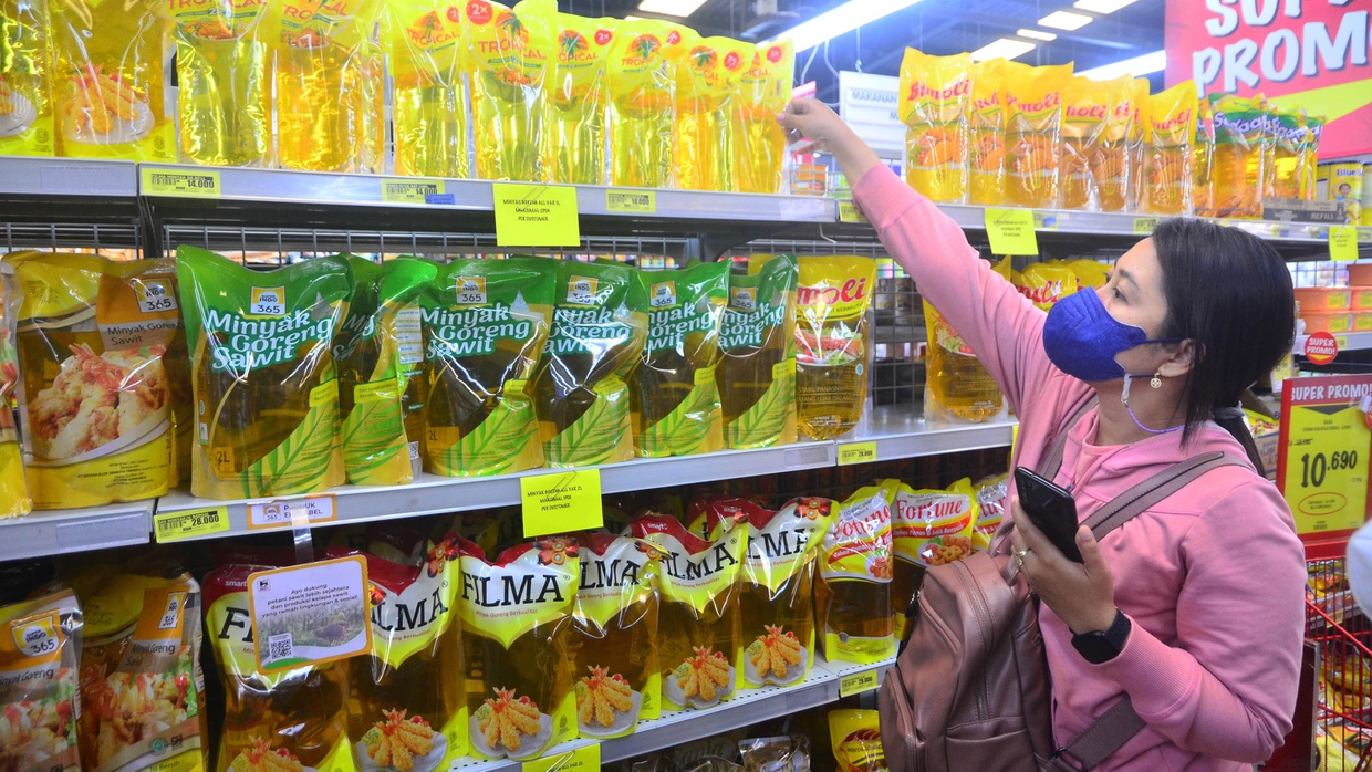 Mengusut Anomali Kelangkaan Minyak Goreng Meski Stok Diklaim Cukup