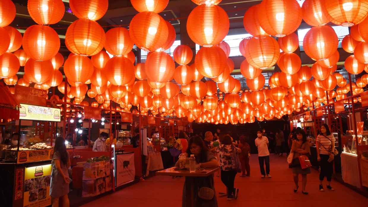 Kenapa Imlek Identik dengan Warna Merah dan Apa Maknanya? Kenapa Imlek Identik dengan Warna Merah dan Apa Maknanya?