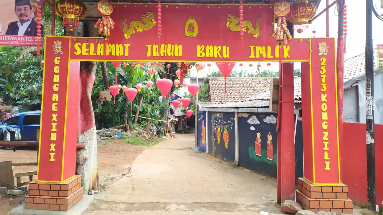 Merayakan Imlek Bersama Warga Tionghoa Limo di Tengah Pandemi Merayakan Imlek Bersama Warga Tionghoa Limo di Tengah Pandemi
