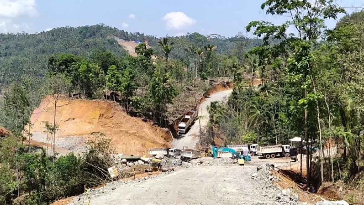 Pakar Hukum Lingkungan UGM Sebut Konflik Wadas Dampak Omnibus Law Pakar Hukum Lingkungan UGM Sebut Konflik Wadas Dampak Omnibus Law