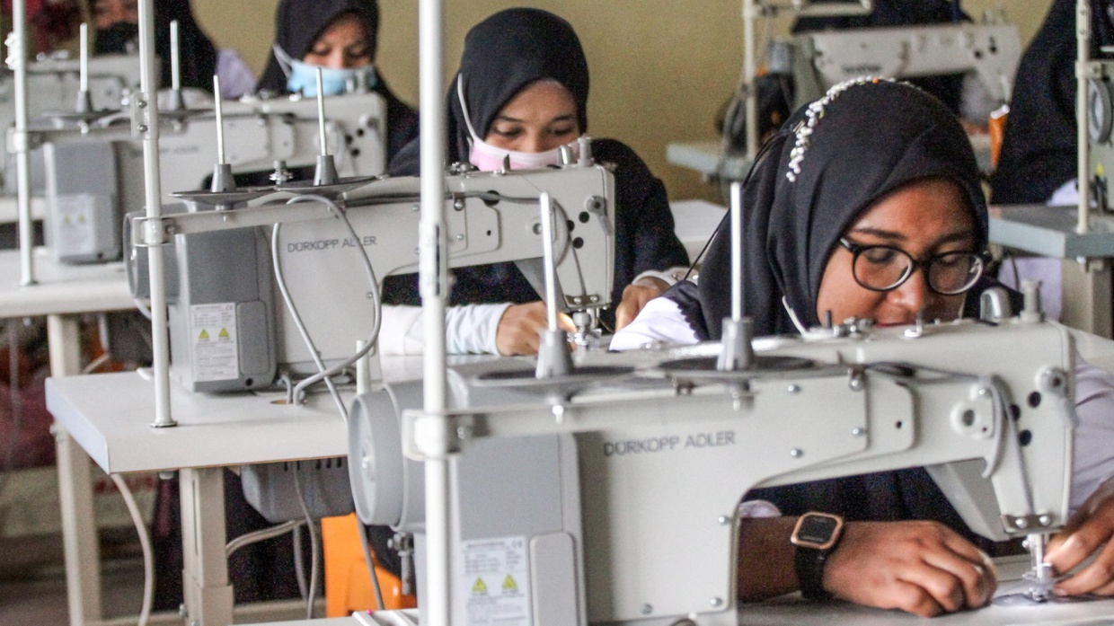 Kebijakan Pemerintah dalam Perlindungan Tenaga Kerja Kebijakan Pemerintah dalam Perlindungan Tenaga Kerja