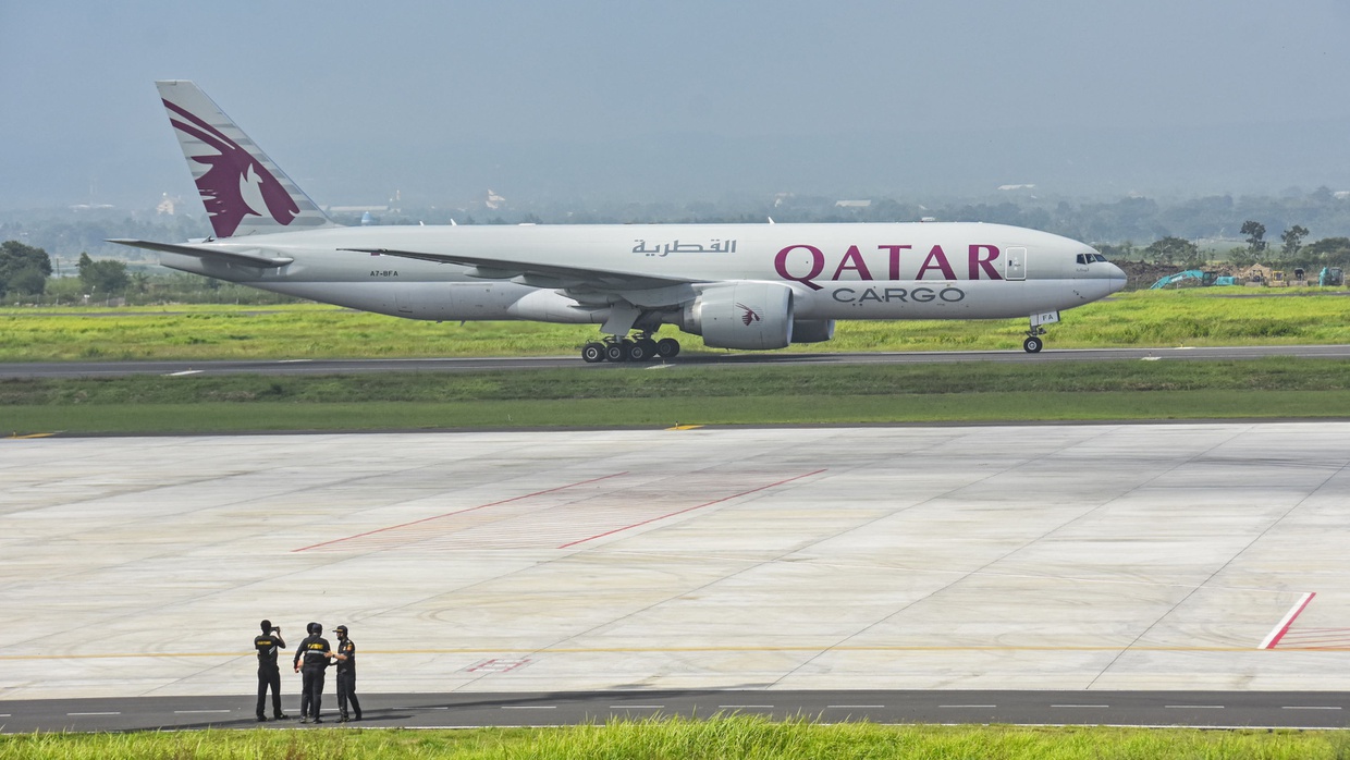 5 Pesawat Kargo Tiba di Lombok Bawa 404 Ton Logistik Tim MotoGP