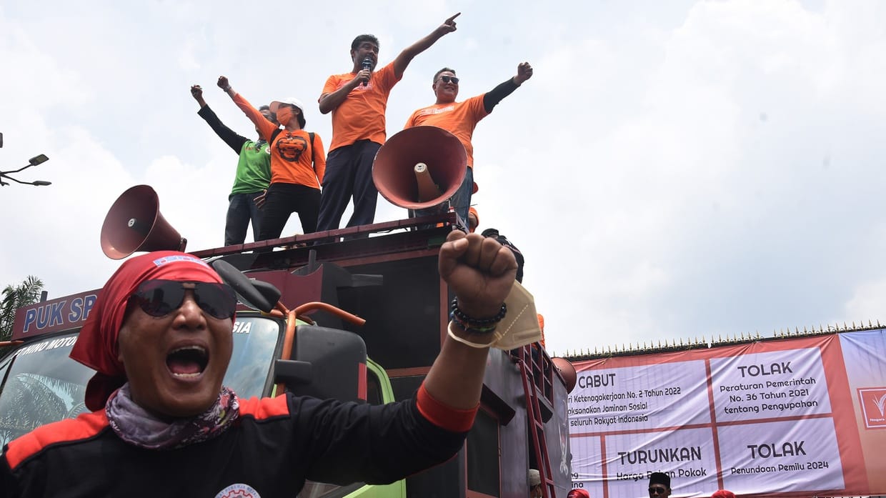 Tuntutan Demo Buruh di Depan Kemnaker: UMP 2023 hingga Tolak PHK Tuntutan Demo Buruh di Depan Kemnaker: UMP 2023 hingga Tolak PHK