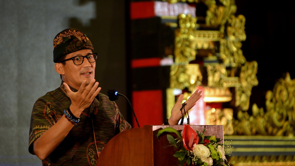 Sandiaga Uno Klaim Harga Tiket Pesawat Sudah Turun 15 Persen Sandiaga Uno Klaim Harga Tiket Pesawat Sudah Turun 15 Persen