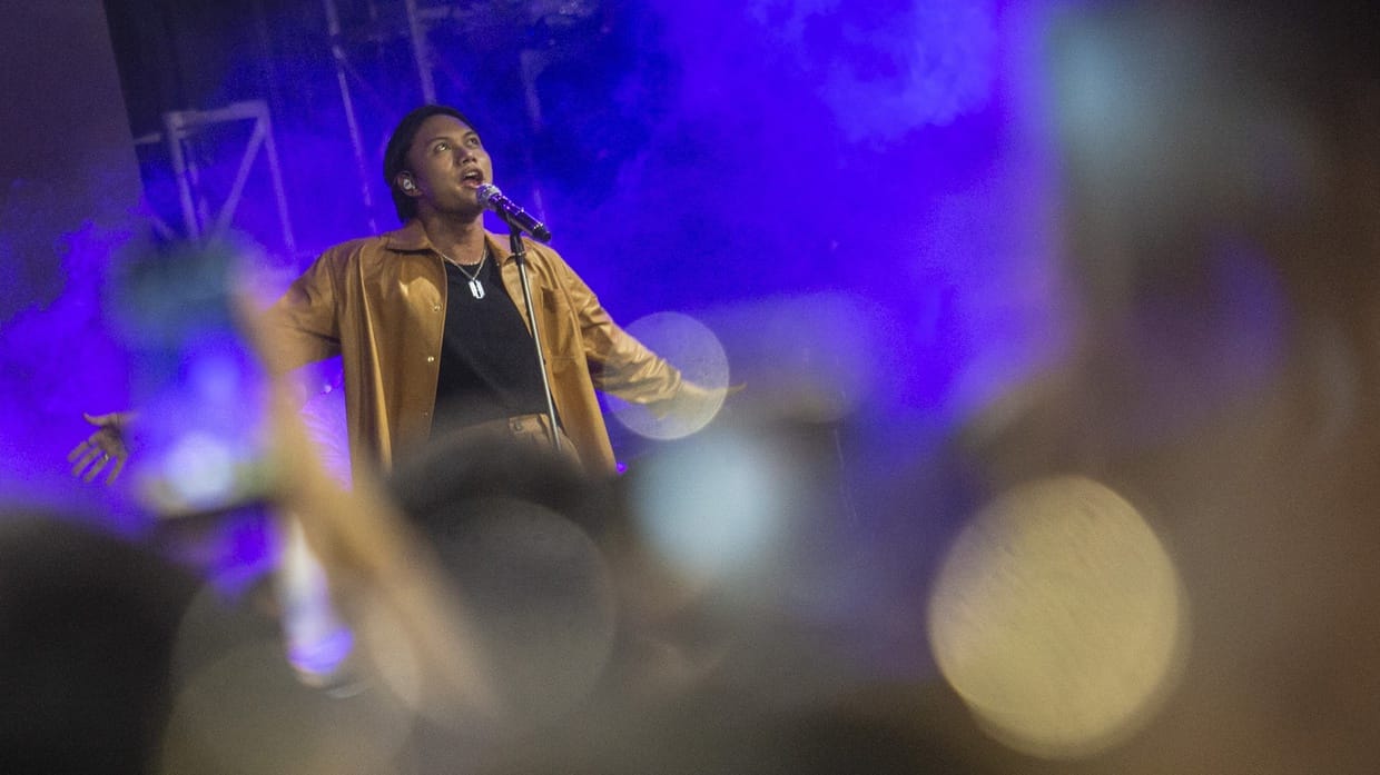 Makna & Lirik Lagu Rizky Febian Makna & Lirik Lagu Rizky Febian