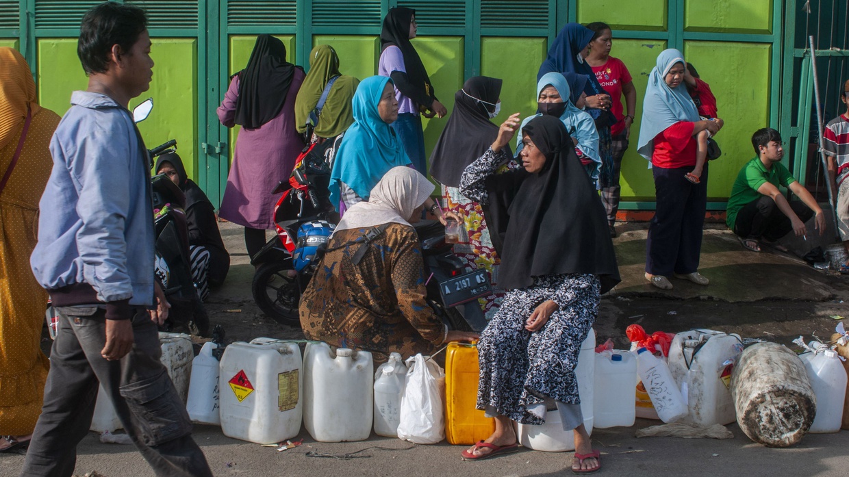 BLT Minyak Goreng: Solusi Instan yang Tak Menyelesaikan Masalah BLT Minyak Goreng: Solusi Instan yang Tak Menyelesaikan Masalah