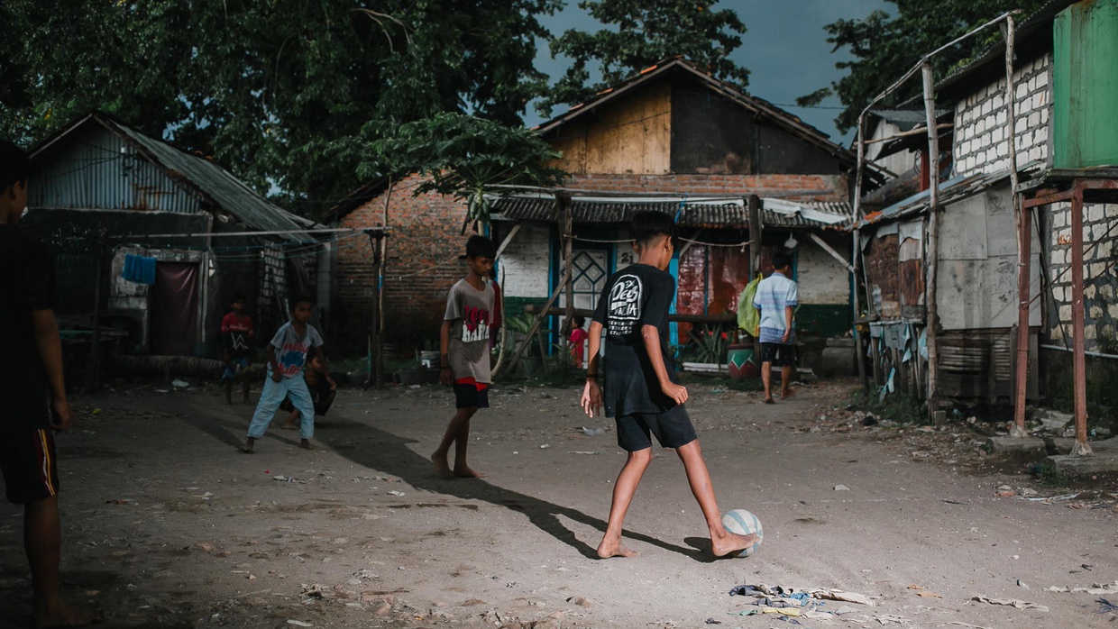 Geliat Kampung Kota: Absennya Negara & Janji Palsu Politikus Geliat Kampung Kota: Absennya Negara & Janji Palsu Politikus