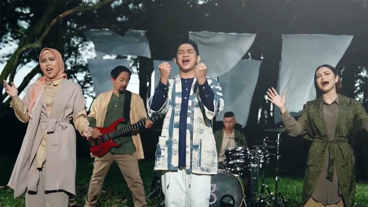 Dengan NafasMu Lirik Lagu Ungu Feat Selfi Yamma dan Rara LIDA