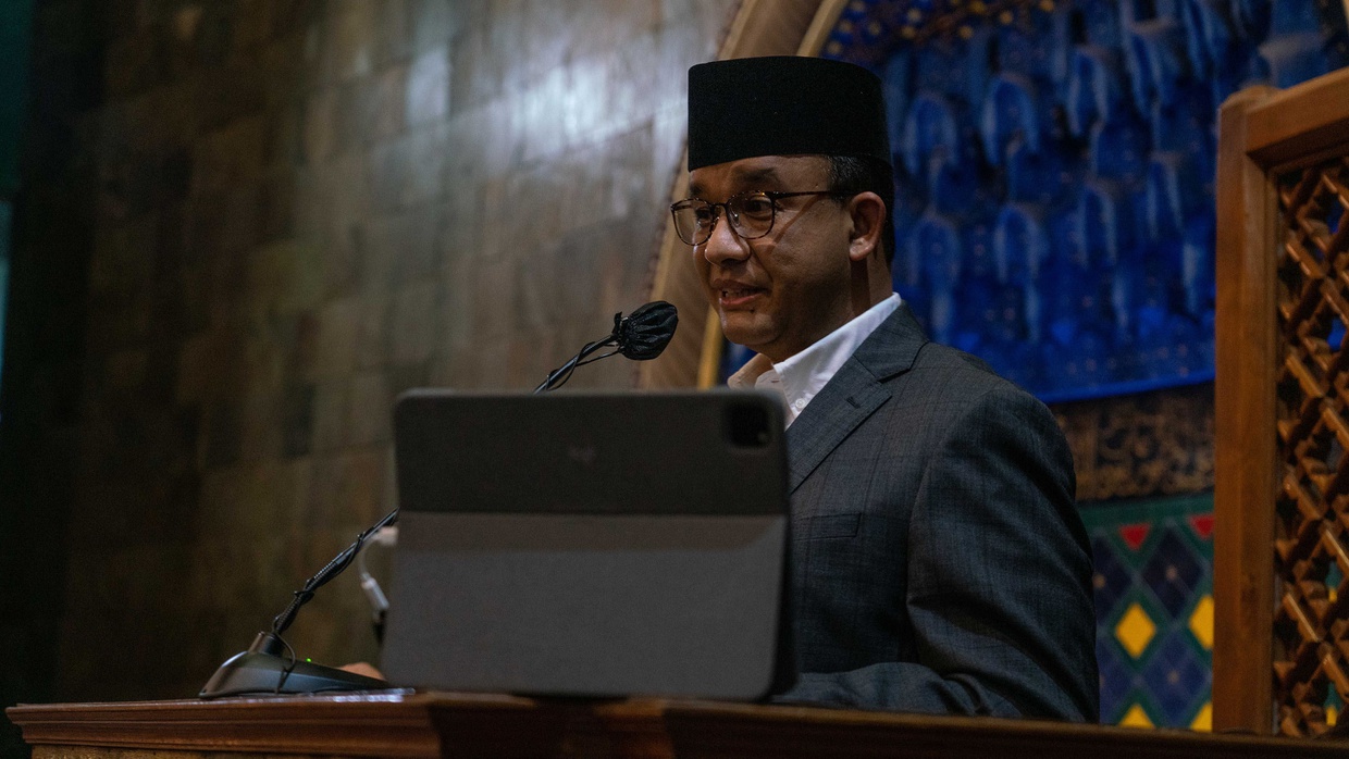 Sorot Politik Ganjar dan Anies Baswedan di Mimbar Masjid UGM Sorot Politik Ganjar dan Anies Baswedan di Mimbar Masjid UGM