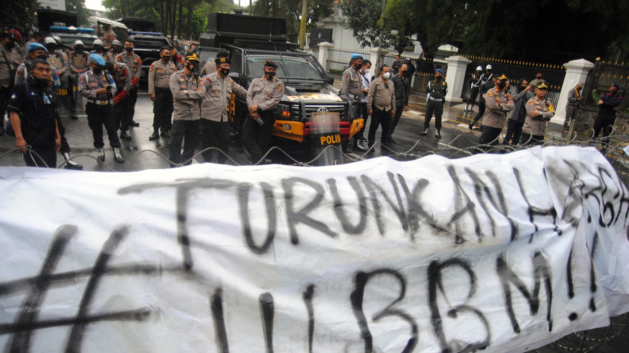 Perang Tagar #MahasiswaBergerak Vs #SayaBersamaJokowi Jelang Demo