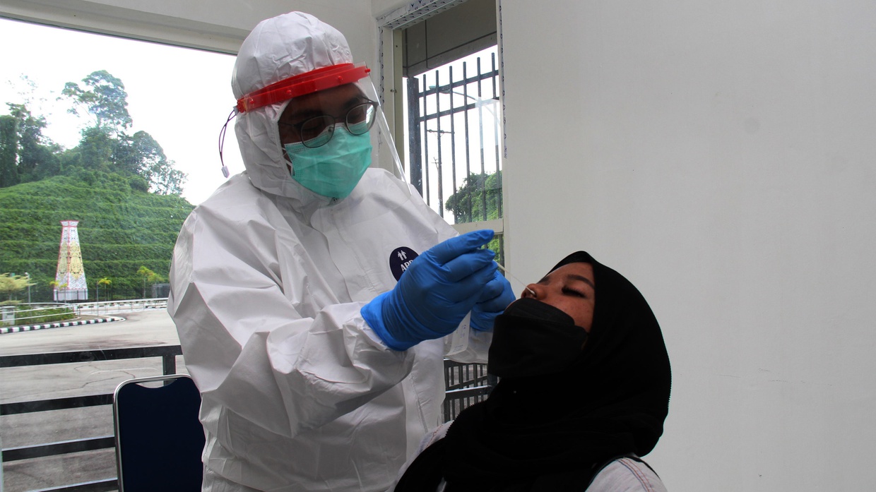 Pemerintah Diminta Tetap Gelar Surveilans COVID-19 saat Endemi Pemerintah Diminta Tetap Gelar Surveilans COVID-19 saat Endemi