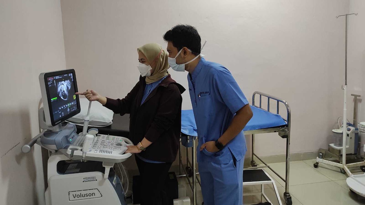 Dilema Tenaga Medis Saat Lebaran: Antara Keluarga & Tugas Profesi Dilema Tenaga Medis Saat Lebaran: Antara Keluarga & Tugas Profesi