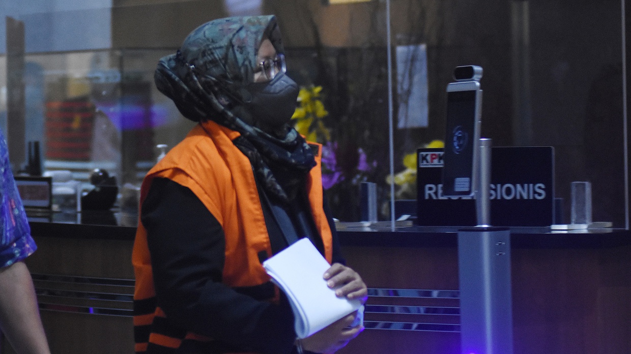 Bupati Bogor Ade Yasin Jadi Tersangka Suap dan Ditahan KPK Bupati Bogor Ade Yasin Jadi Tersangka Suap dan Ditahan KPK