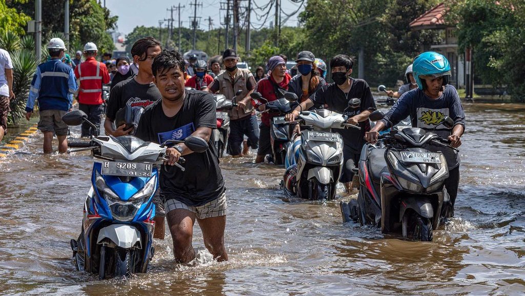 BNPB: 13 Wilayah Jateng Dilanda Banjir Rob dan Gelombang Pasang