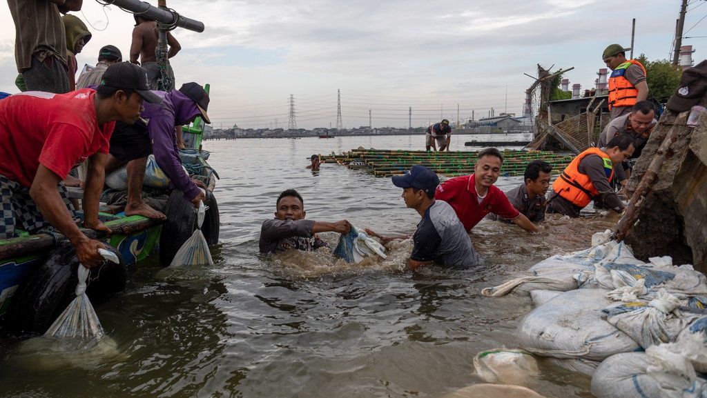 BPBD Jateng: Banjir Rob di Pelabuhan Tanjung Emas Mulai Surut BPBD Jateng: Banjir Rob di Pelabuhan Tanjung Emas Mulai Surut