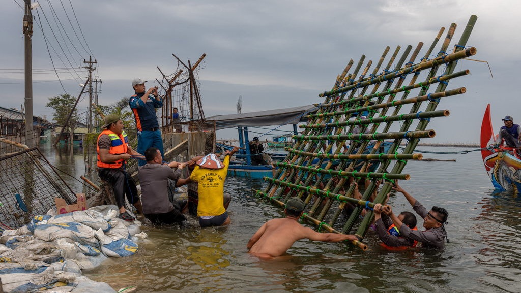 WALHI: Banjir Rob Pantura Akibat Pembangunan Eksploitatif Pesisir WALHI: Banjir Rob Pantura Akibat Pembangunan Eksploitatif Pesisir