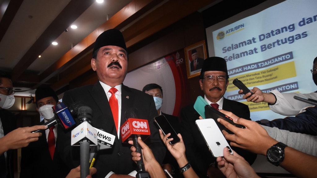 Jokowi Minta Menteri ATR/BPN Selesaikan Masalah Sertifikat Lahan Jokowi Minta Menteri ATR/BPN Selesaikan Masalah Sertifikat Lahan