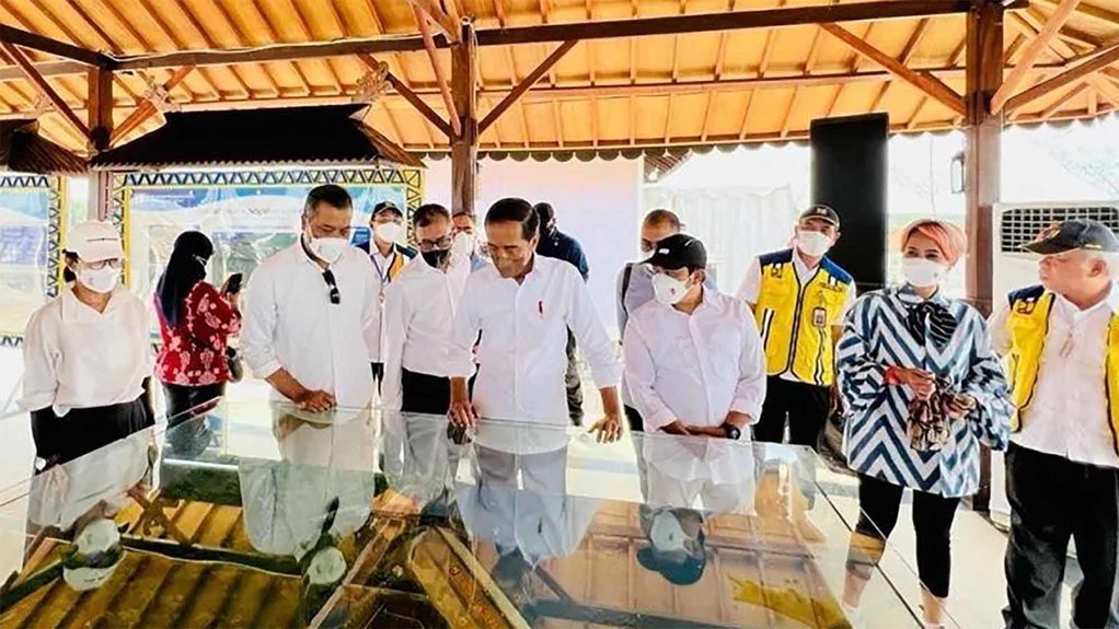 Jokowi Tinjau & Resmikan Sejumlah Infrastruktur di IKN