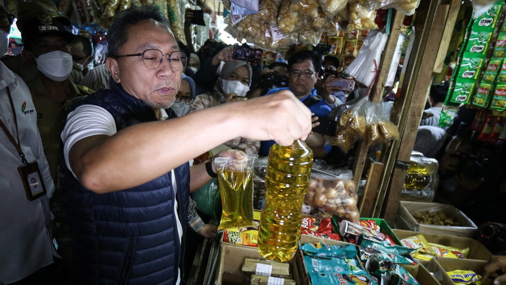 Kasus Zulhas & Risiko Jokowi Pilih Politikus jadi Menteri Ekonomi Kasus Zulhas & Risiko Jokowi Pilih Politikus jadi Menteri Ekonomi