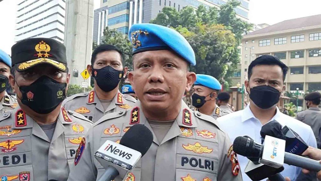 IPW Sebut Ferdy Sambo Bisa Dipecat jika Terbukti Langgar Etik Berat IPW Sebut Ferdy Sambo Bisa Dipecat jika Terbukti Langgar Etik Berat